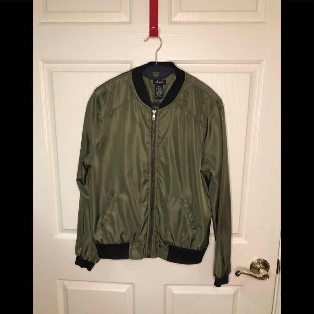 Justify jacket
